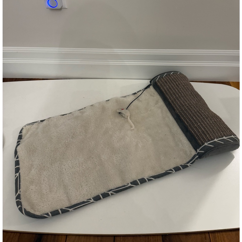 Brand new scratching pad and soft mat for cats